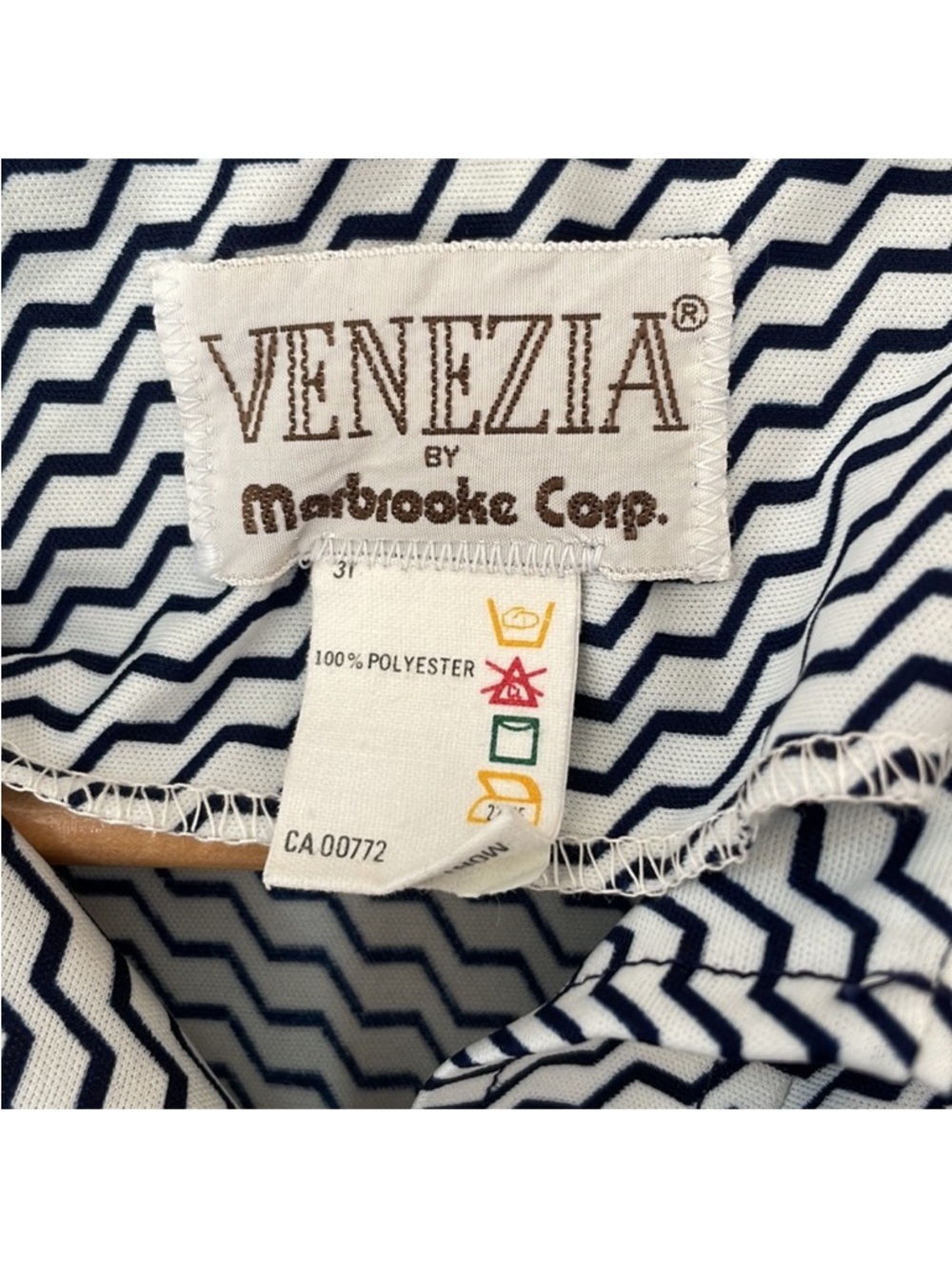NWT Vintage Geometric Dress Blue/White/Red Various Sizes - Picture 2 of 6